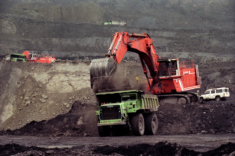 Workers loading coal on to a dumper.