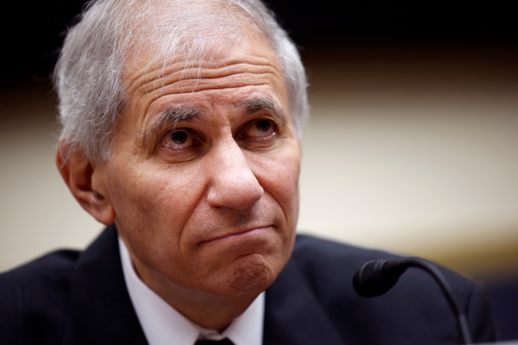 FDIC’s Gruenberg calls for tougher resolution plans for large regional banks