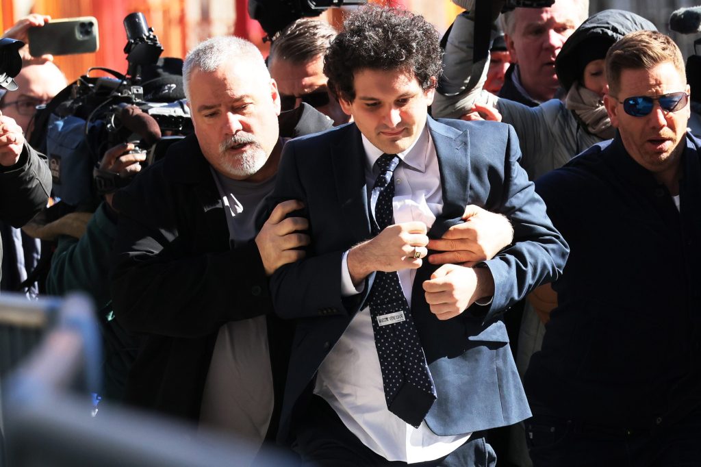 Sam Bankman-Fied leaves court