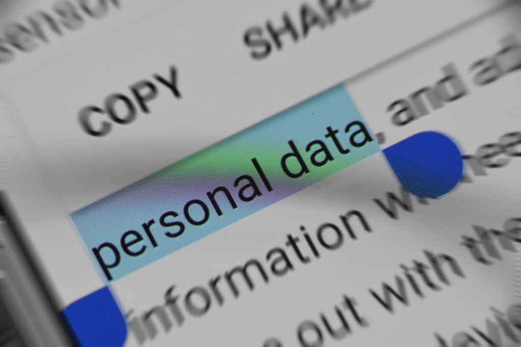 Personal data tag on screen