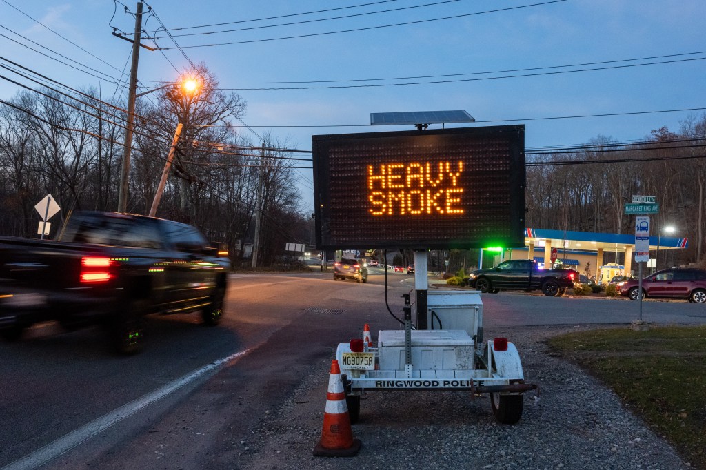 Image of an electronic street sign warning drivers of "Heavy Smoke."