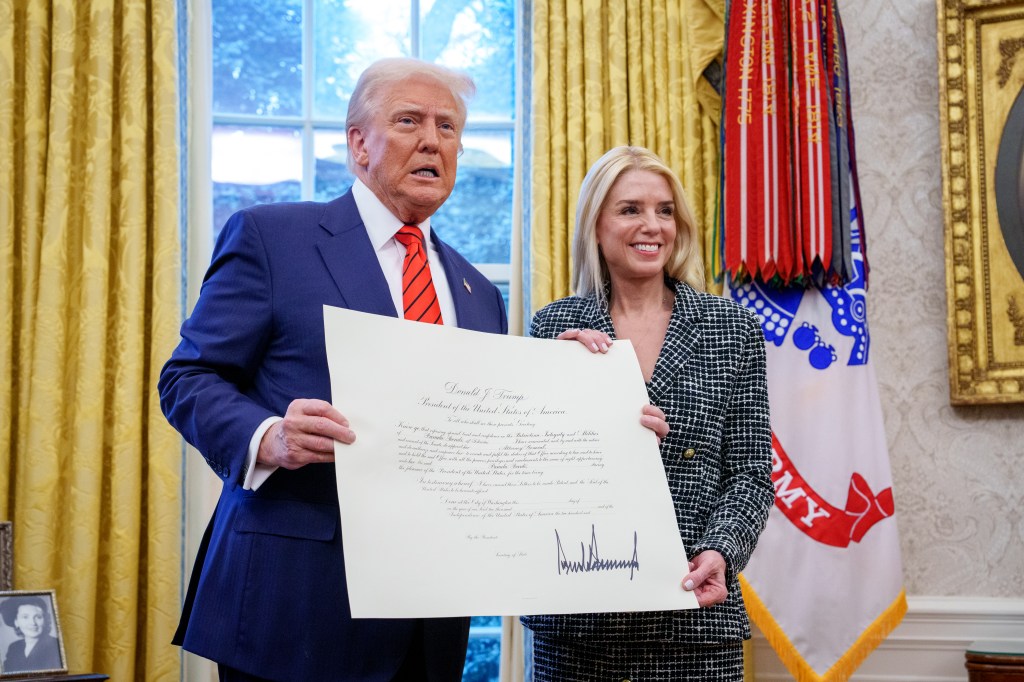 Image of president Trump and Attorney General Pam Bondi in the Oval Office.