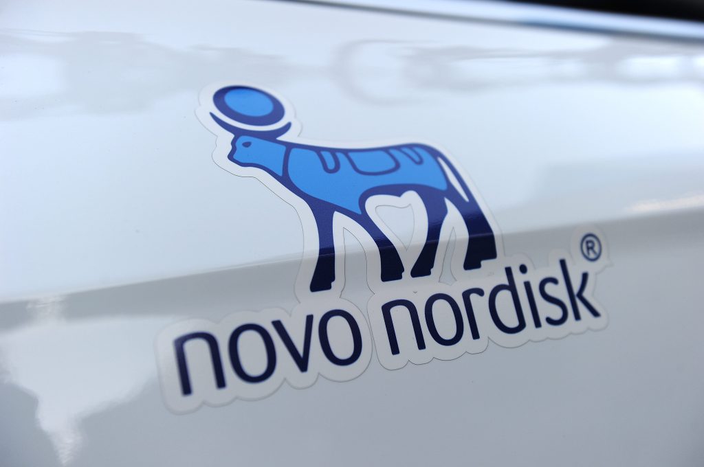 Image of the words "Novo Nordisk" on a car door.