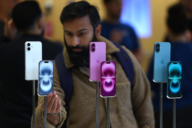 Officials: UK may have to drop demand for access to Apple's customer data
