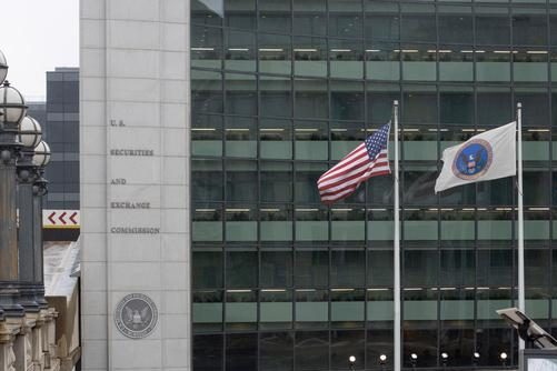 SEC bans ex-Merrill Lynch broker over fake fund scheme