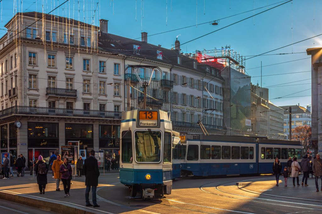 Swiss finance shrinks as regulators tighten grip on prized sector