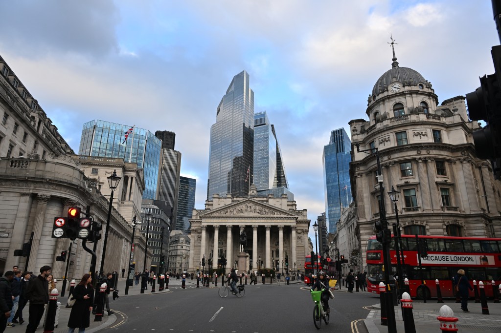 Data quality review of prudential regulatory reporting by MIFIDPRU investment firms