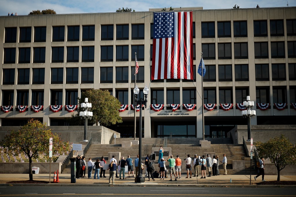 DOL unveils 'historic' proposal to allow alternative investments in 401(k)s