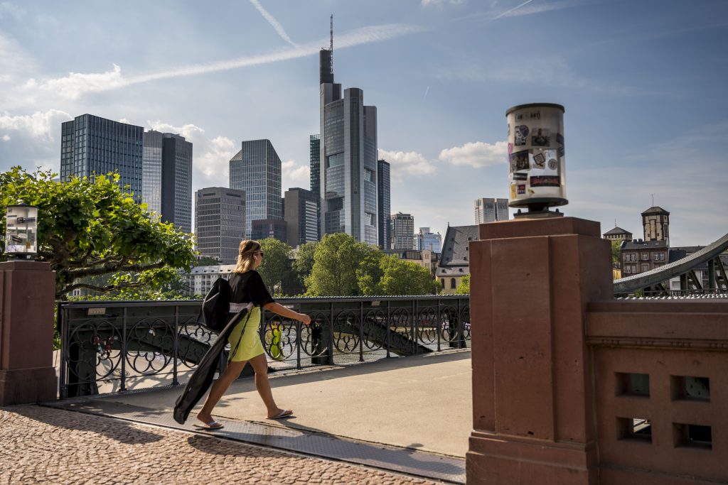 Modern supervision in insurance: Balancing AI innovation, hallucination risks, and regulatory coherence