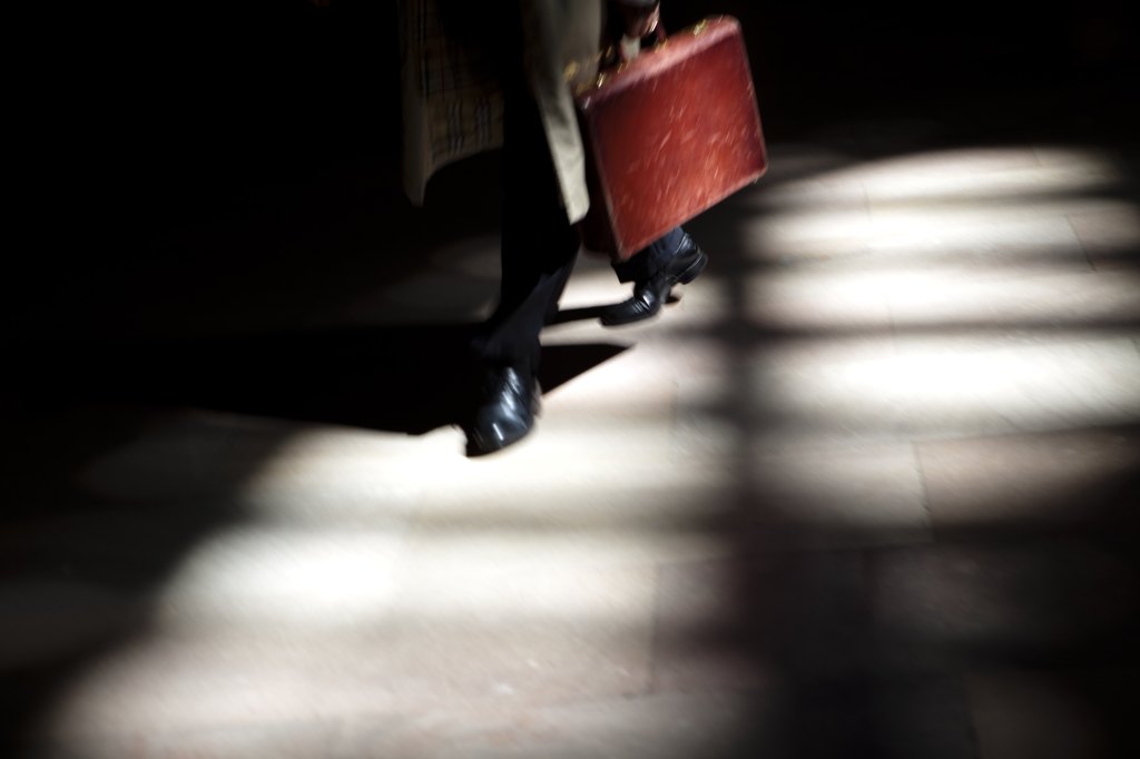 Biomed investment analyst charged with insider trading